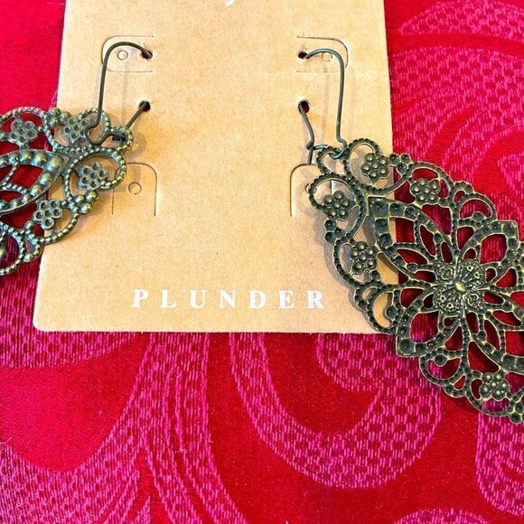 NEW Plunder Antique Gold Lace Earrings - Picture 2 of 4